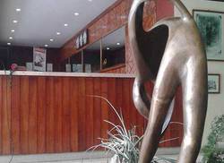 retorna-escultura-de-rita-longa-al-hotel-sierra-maestra-de-bayamo