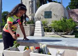 rinden-tributo-a-fidel-castro-en-santiago-de-cuba