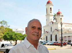 confieren-en-cienfuegos-premio-nacional-de-arquitectura-a-iran-millan-cuetara-por-roberto-alfonso-lara