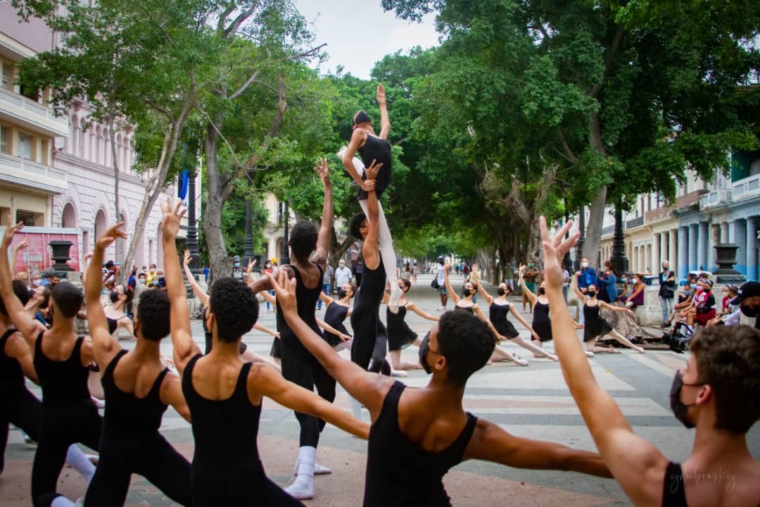 celebración del día del estudiante en el Prado capitalino protagonizado por la Escuela Nacional de Ballet Fernando Alonso y estudiantes de escuelas del Consejo Popular