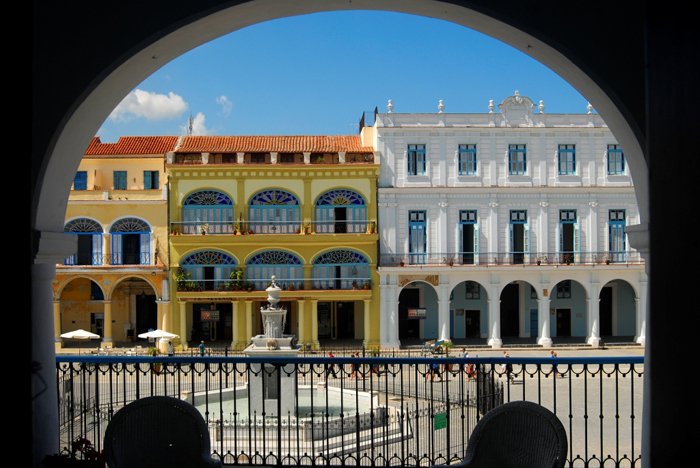 con-alejo-carpentier-en-la-habana-la-ciudad-de-las-columnas