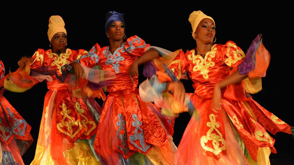 conjunto-folklorico-nacional-de-cuba-y-sus-mujeres-una-relacion-apasionante