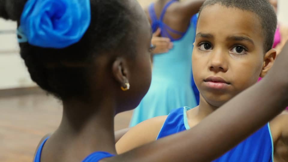 de-vuelta-la-escuelita-del-conjunto-folklorico-nacional-de-cuba