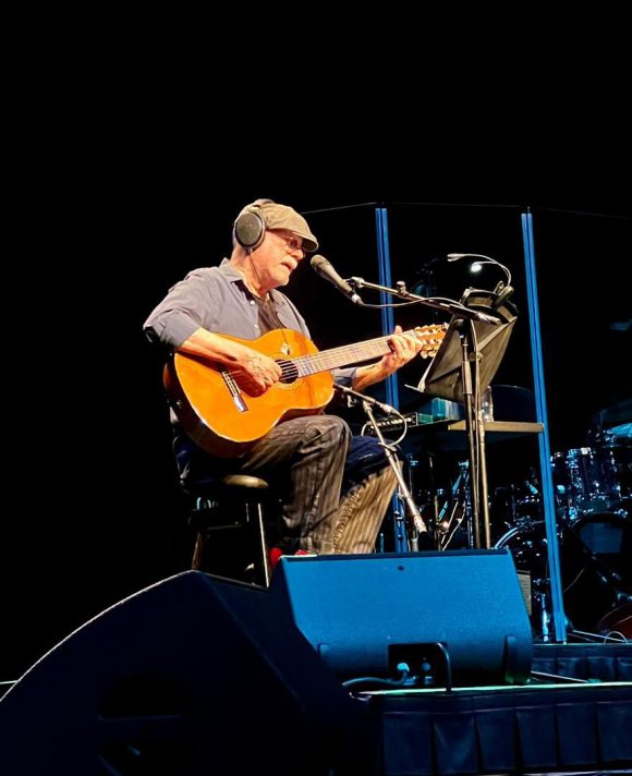 silvio-rodriguez-cautiva-al-auditorio-nacional-de-mexico-viva-cuba-retumba-desde-el-publico