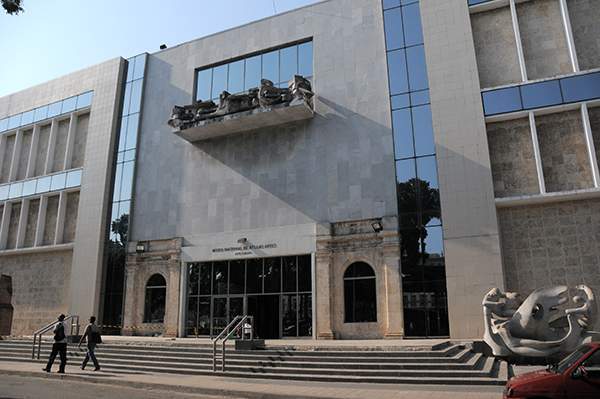 un-libro-cuya-lectura-es-eminente-museo-arquitectura-y-museografia-de-jose-linares