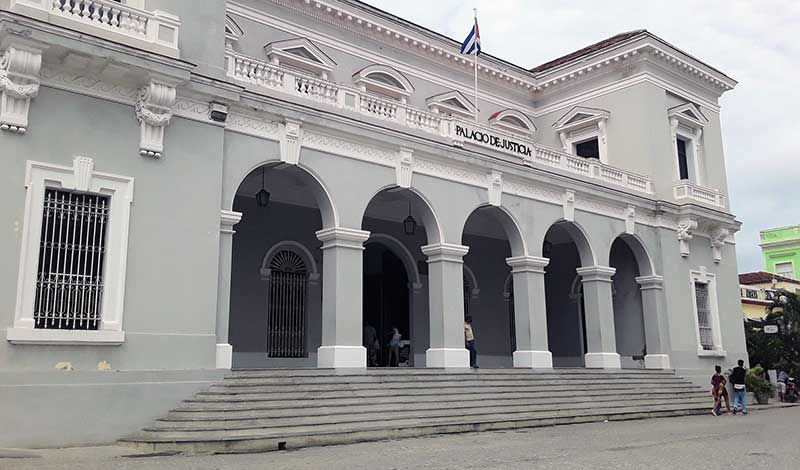 arte-tradicional-africano-en-oficina-del-conservador-de-matanzas