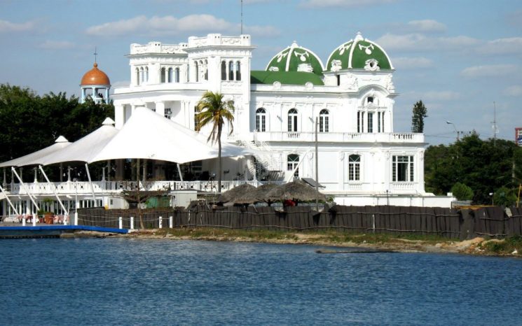 cien-anos-en-compania-del-mar-cumplira-el-club-cienfuegos