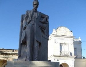 estatua-de-marti-en-cruces-simbolo-de-una-historia