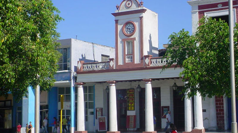 restauran-emblematico-cine-con-motivo-del-aniversario-300-de-la-fundacion-de-holguin