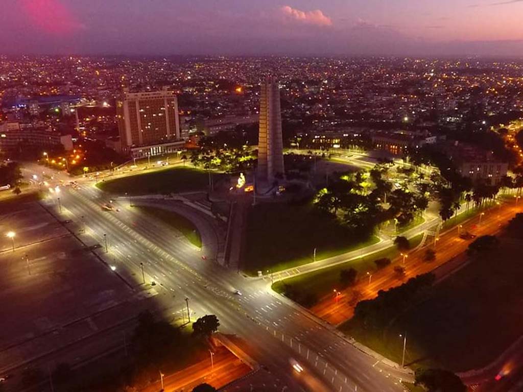 vuelve-la-habana-de-noche-para-admirar-en-el-memorial-jose-marti