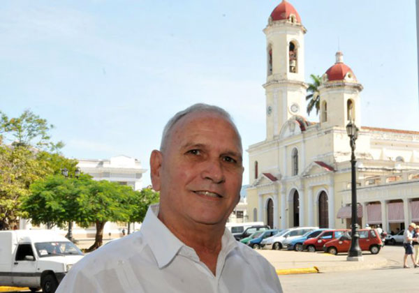 confieren-en-cienfuegos-premio-nacional-de-arquitectura-a-iran-millan-cuetara-por-roberto-alfonso-lara