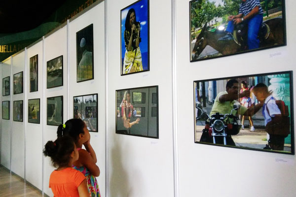 cubadebate-en-el-memorial-un-selfie-por-sus-15-anos