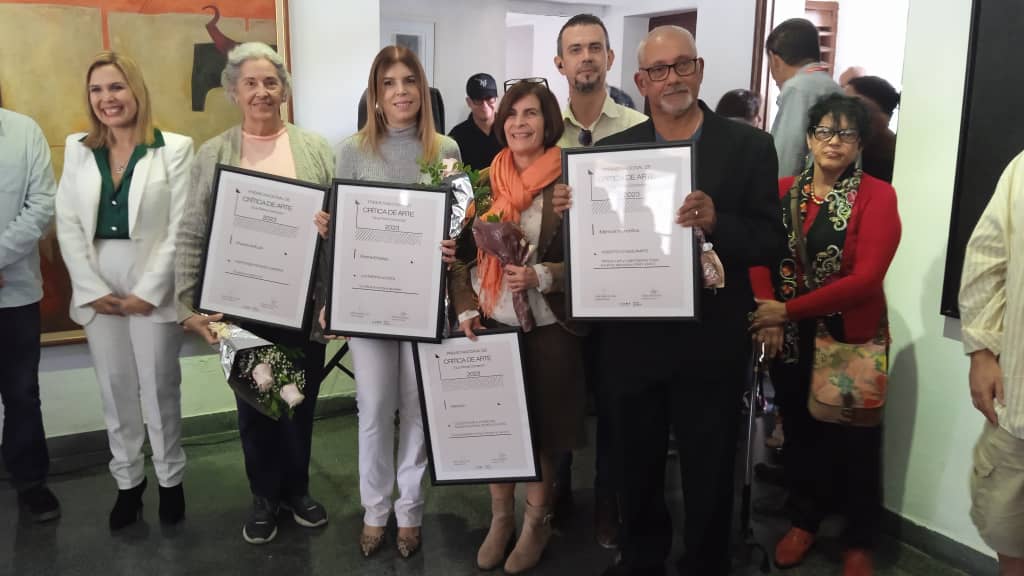 entregan-premios-nacionales-de-curaduria-y-critica-de-arte-2023