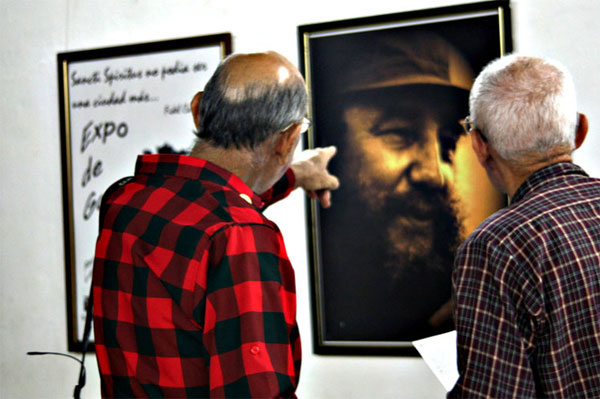 exposicion-fotografica-en-ciudad-cubana-rinde-homenaje-a-fidel-castro