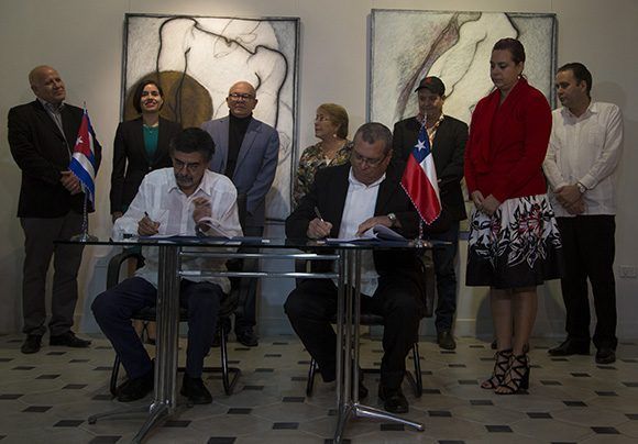 firman-cuba-y-chile-convenio-de-cooperacion-cinematografica-por-beatriz-albert-e-irene-perez