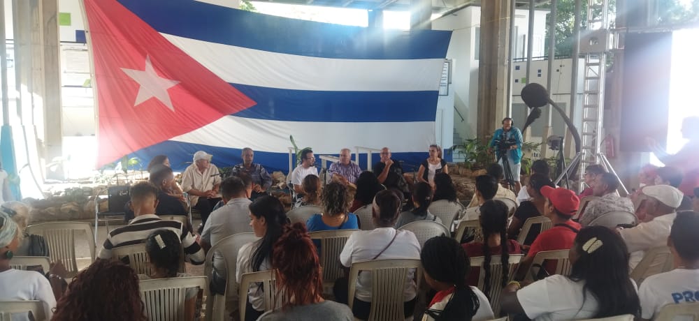 ministro-de-cultura-de-cuba-visito-el-xi-taller-de-experiencias-de-la-brigada-jose-marti