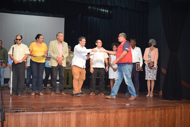 sociedad-civil-rinde-tributo-a-heroes-cubanos