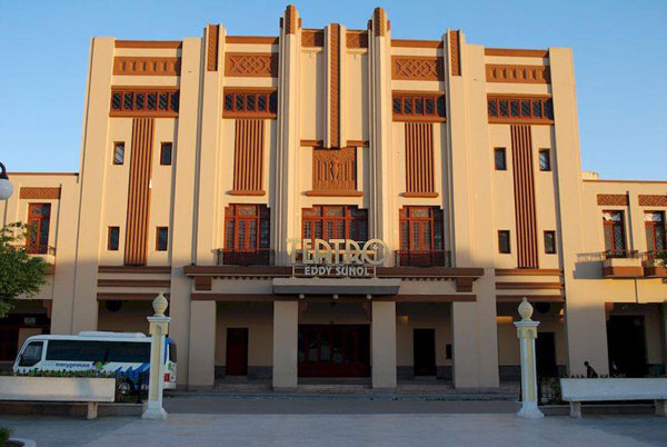 teatro-eddy-sunol-donde-el-arte-y-la-cultura-van-de-la-mano